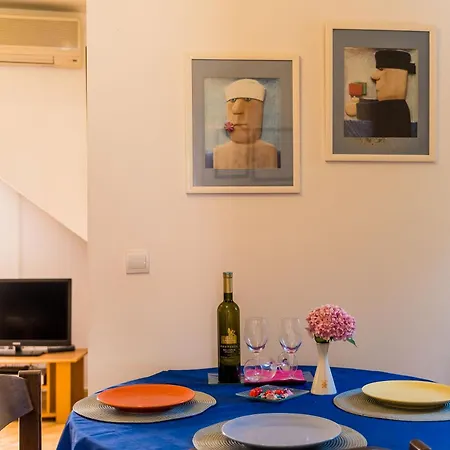 Vana Apartment *